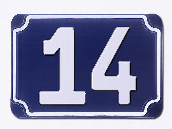 Blaue geprgte zweistellige Hausnummer 14