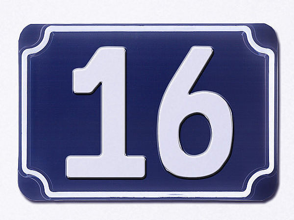 Blaue geprgte zweistellige Hausnummer 16