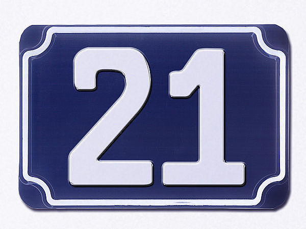 Blaue geprgte zweistellige Hausnummer 21