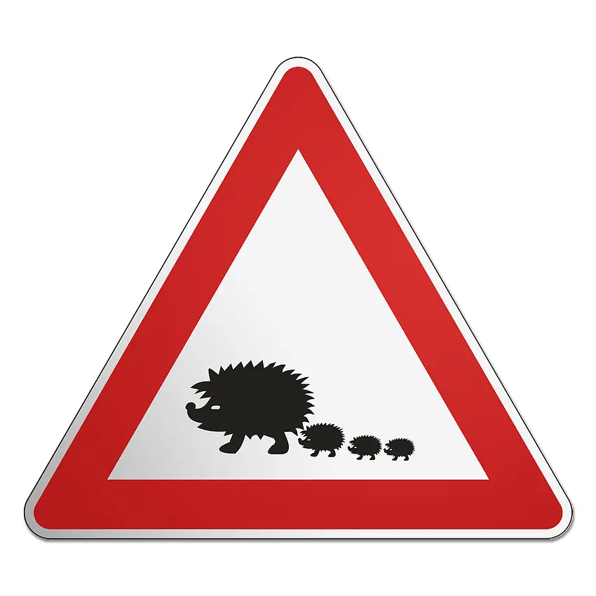 Dreieckiges Verkehrsschild mit Motiv Igel