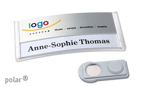 10 Stck Design Namensschilder mit Magnet oder Anstecknadel und Text plus Logo