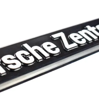 100 Kennzeichenhalter mit 3D-Schrift weiß