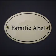 Cremefarbenes Emaille Türschild