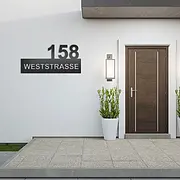 Moderne Hausnummer aus Edelstahl